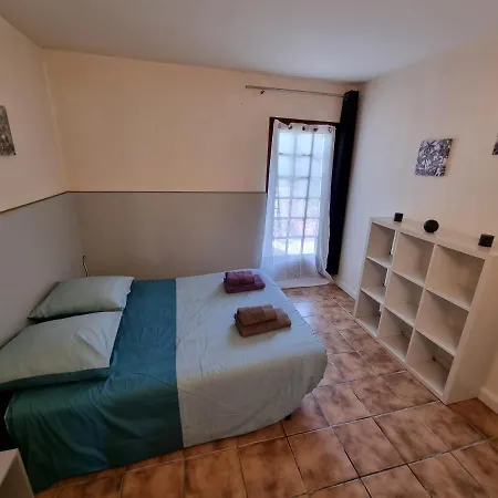 Appartemment Avec Jardin Non Clos - Saint Genies - 4 Pers - Piscine Apartment